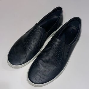 Black Ecco slip on tennis shoes